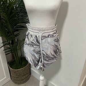 Athleta Stylish Women's Black and White Shorts